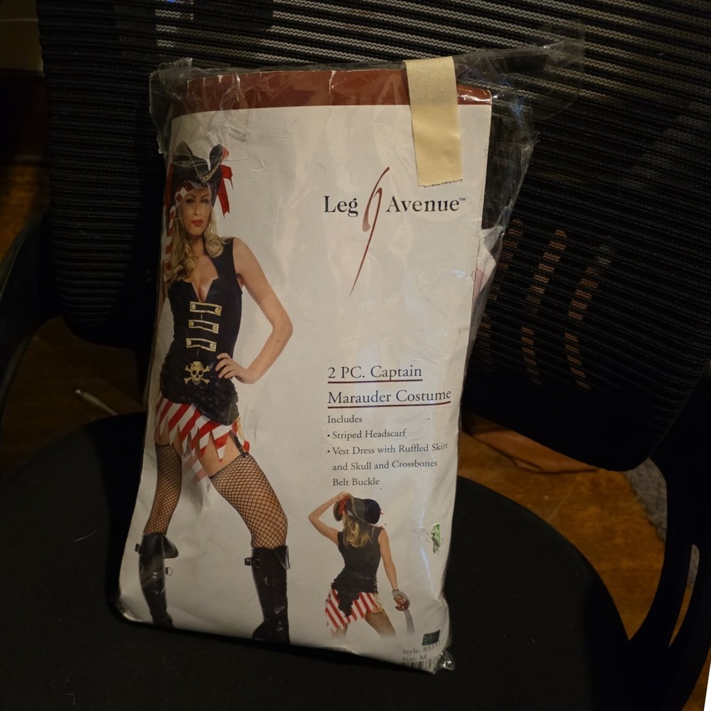 Leg Avenue Womens M Captain Marauder Costume Black Red Pirate 83351